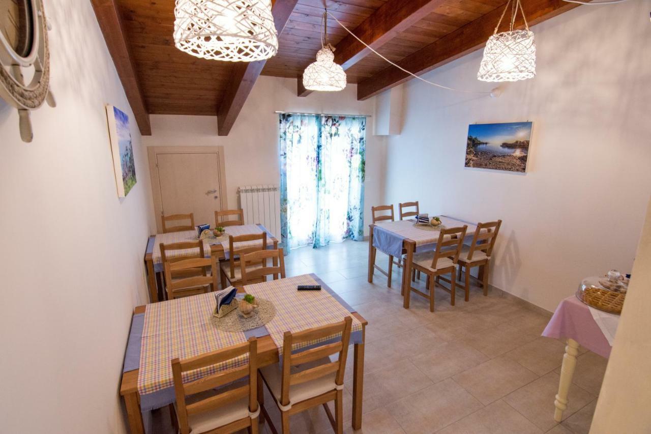 ヴァスト Le Mansardine Bed & Breakfast エクステリア 写真
