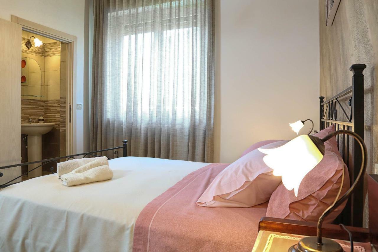 ヴァスト Le Mansardine Bed & Breakfast エクステリア 写真