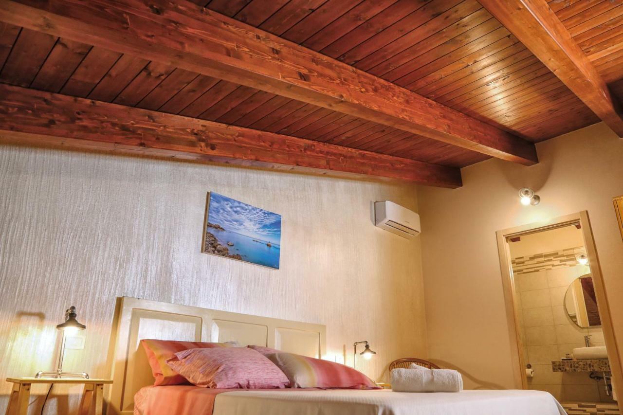 ヴァスト Le Mansardine Bed & Breakfast エクステリア 写真