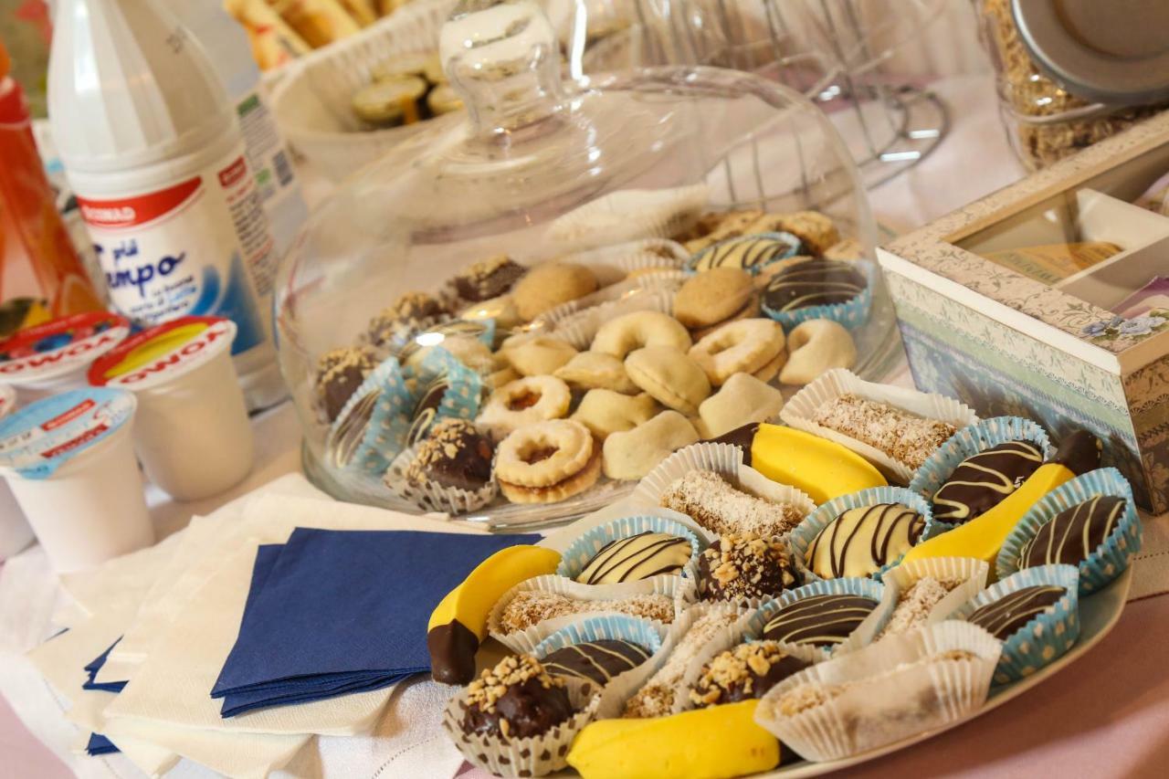 ヴァスト Le Mansardine Bed & Breakfast エクステリア 写真