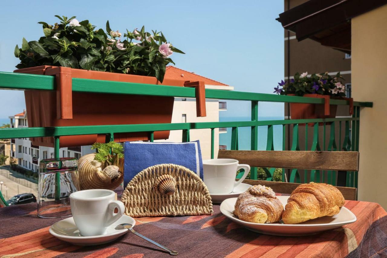 ヴァスト Le Mansardine Bed & Breakfast エクステリア 写真